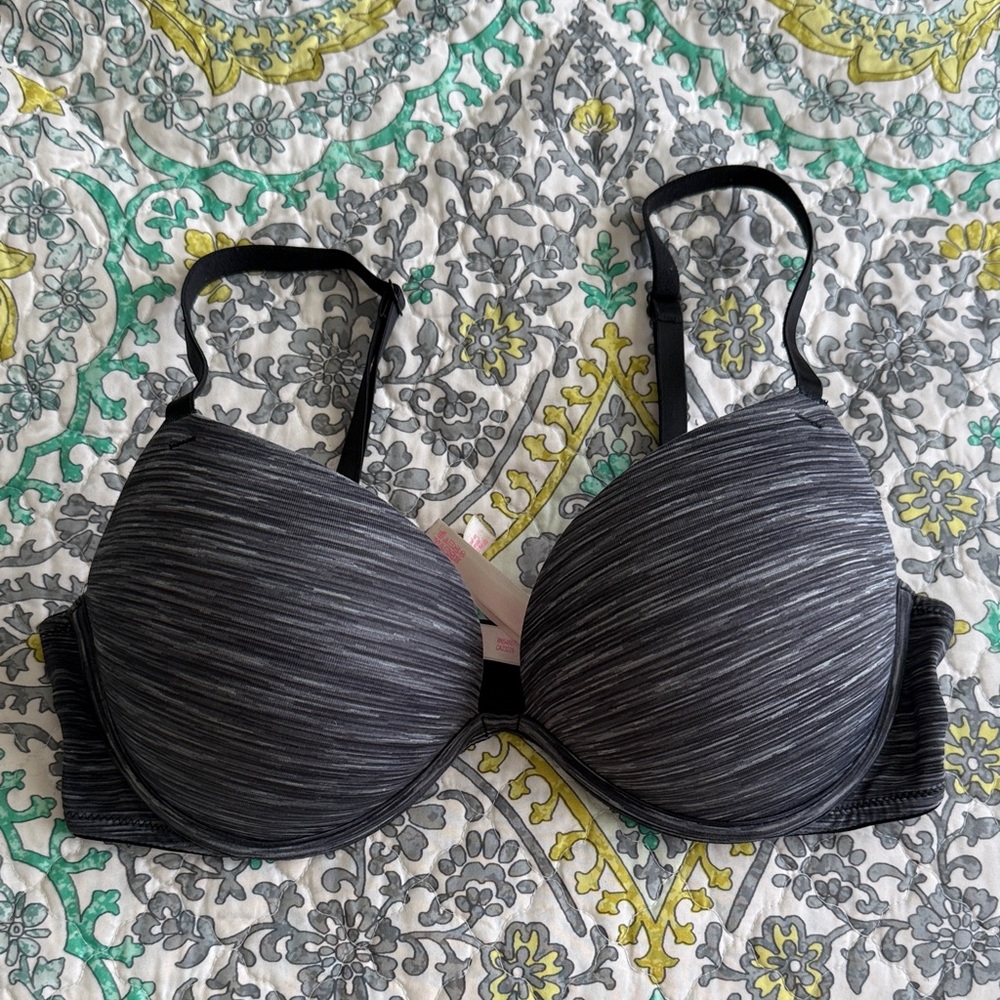 PINK Victoria's Secret Wear Everywhere Super Pushup